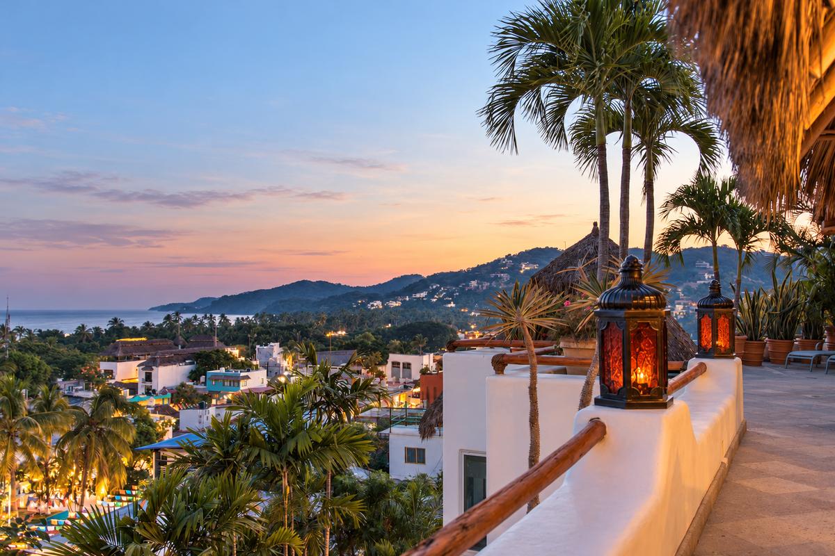 Atardecer sobre Sayulita y el mar desde la terraza de la casa