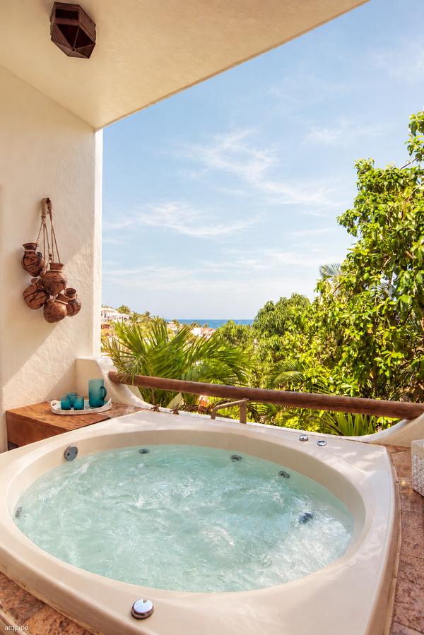Jacuzzi en la terraza de la Suite Agua