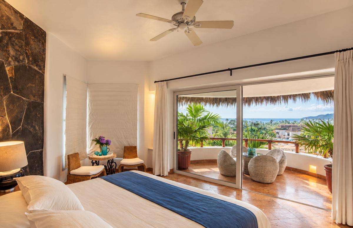 Recámara de la Master Suite Sayulita con vista al mar